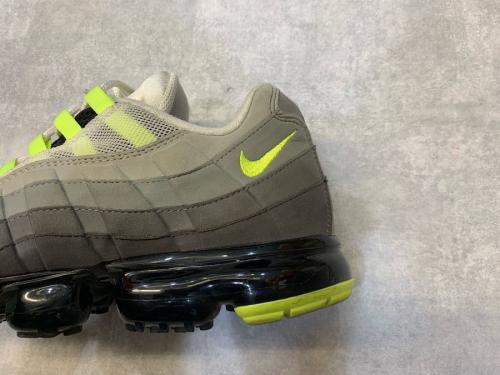 AIR VAPORMAX 95のAJ7292-001