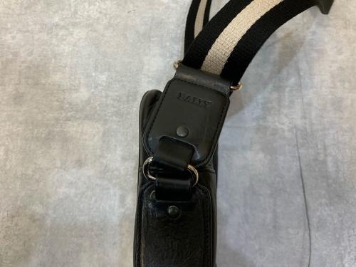 レザーショルダーバッグのショルダーバッグ レザーバッグ サコッシュ スクエアバッグ