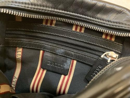 ショルダーバッグ レザーバッグ サコッシュ スクエアバッグ