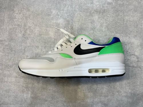 ナイキのAR3863-100