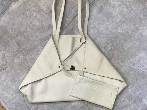 AKRISのアクリス