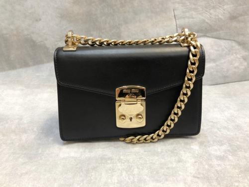 MIU MIUのミュウミュウ