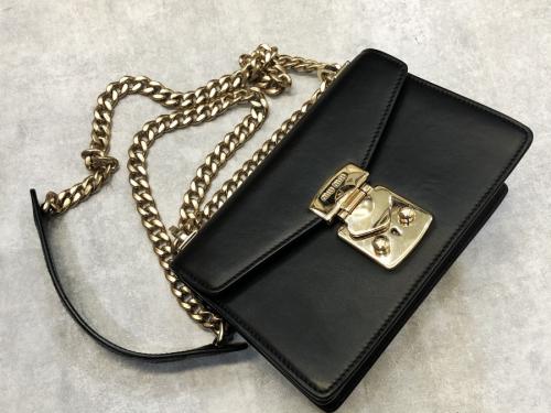 チェーンショルダーバッグのレディース　バッグ　ショルダーバッグ　ミニマル