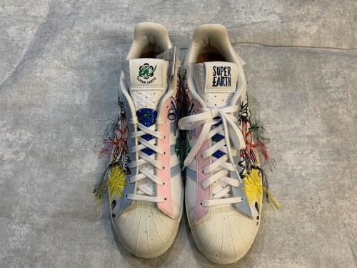 adidasのアディダス