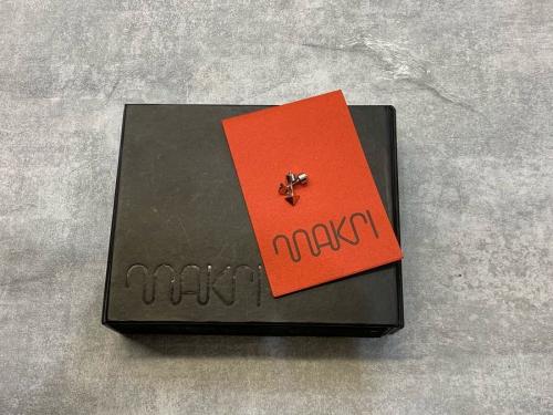 両耳ピラミッドピアスの中古