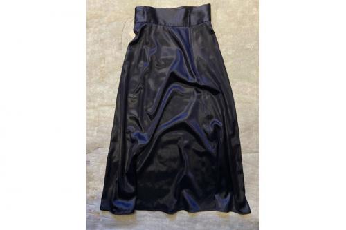 エイチ ビューティーアンドユースのサテンフレアスカート