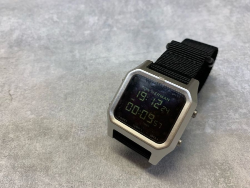 コラボ・別注アイテムのNIXON×Ron Herman