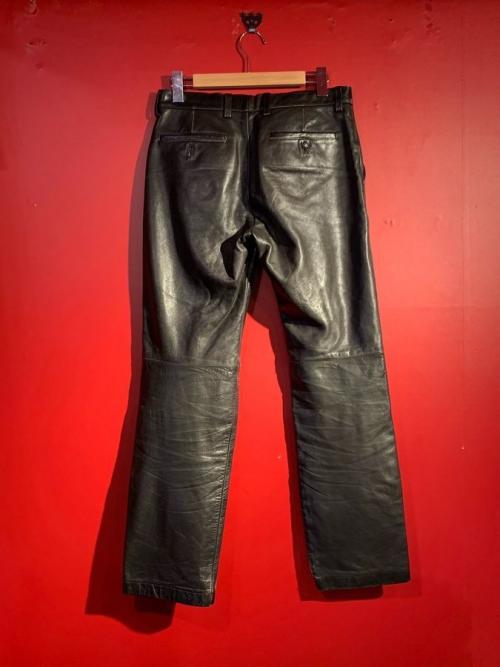 イッセイミヤケのレザーパンツ