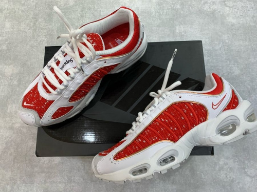 ストリートブランドのSUPREME×NIKE