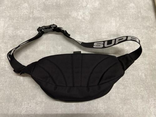 シュプリームのロゴウエストショルダーバッグ