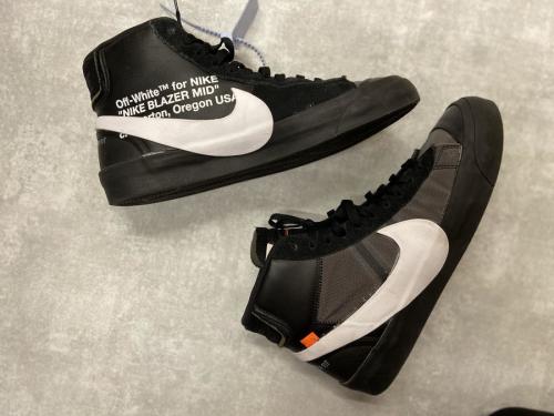 ナイキ×オフホワイトのBLAZER MID