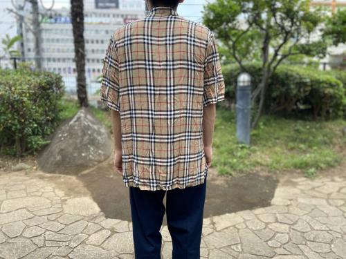 バーバリーのヴィンテージチェックオープンカラーシャツ