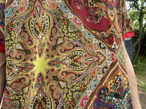 ペイズリー総柄ポロシャツのラグジュアリーブランド