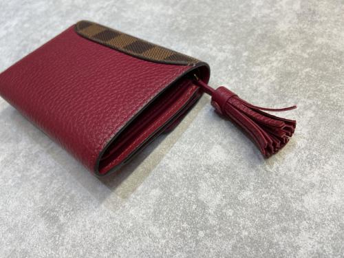 ルイ ヴィトン　のポルトフォイユ・クロワゼットコンパクト