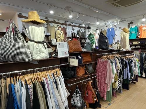 1階、2階、3階の中古　レディース、メンズ