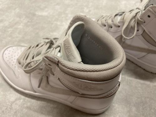 AIR JORDAN 1 RETRO HIGH 85 NEUTRAL GREYのスニーカー
