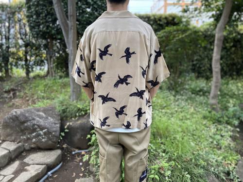 アンユーズド×二ポアロハのJAKUCHUU KARI SHIRT