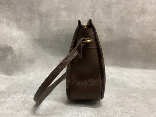 ルイ ヴィトン のトゥルース メイクアップ ハンドバッグ