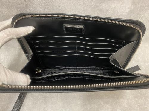 プラダのサフィアーノクラッチバッグ