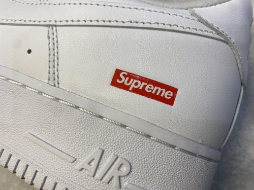 ナイキ×シュプリームのAIR FORCE 1 LOW