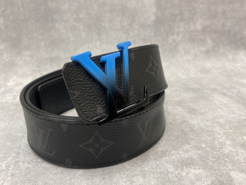 ラグジュアリーブランドのLOUIS VUITTON 　