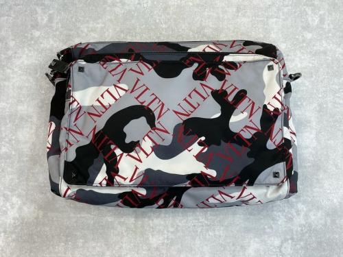 VALENTINO GARAVANIのヴァレンティノガラヴァーニ