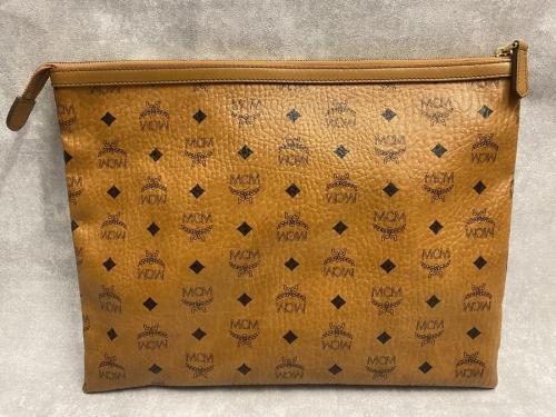 エムシーエムのクラッチバッグ