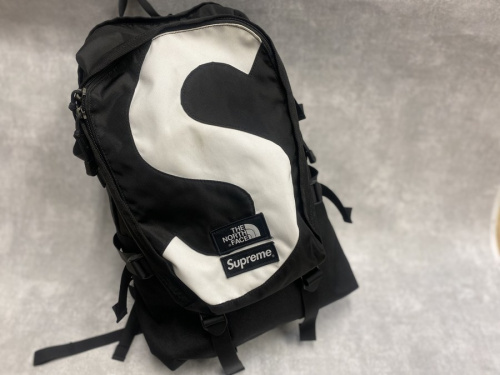 ストリートブランドのSupreme×THE NORTH FACE