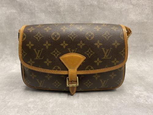 LOUIS VUITTON 　のルイ ヴィトン　