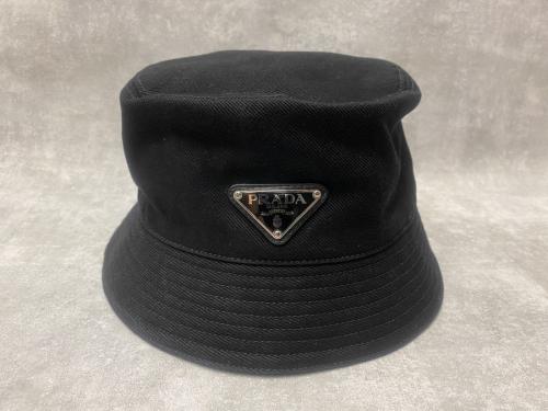プラダのバケットハット