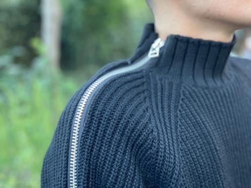 ZIPPED KNIT SWEATERのジップニット