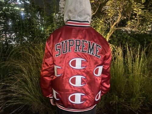 シュプリーム×チャンピオンのHooded Satin Varsity Jacket