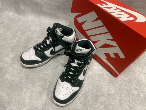 スニーカーのNIKE