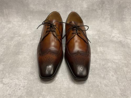 マグナーニ サックスフィフスアベニューのメダリオンウィングチップシューズ