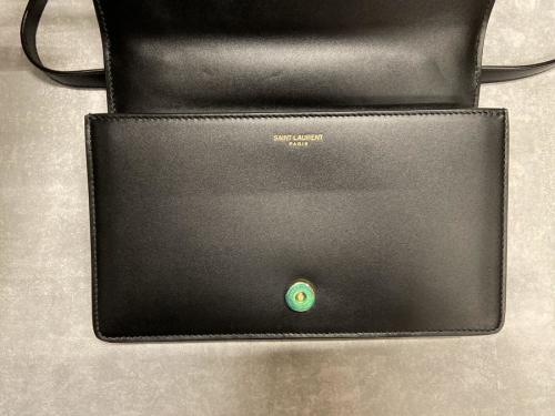 サンローランパリのYSLロゴショルダーバッグ