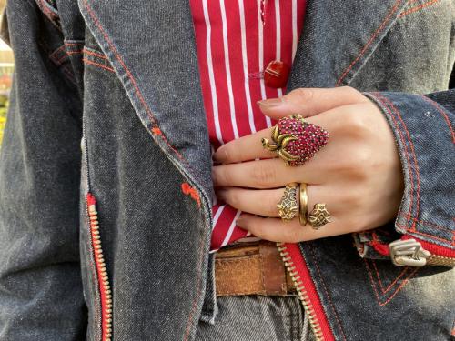 ストロベリーリング　タイガーヘッドリングのゴールド