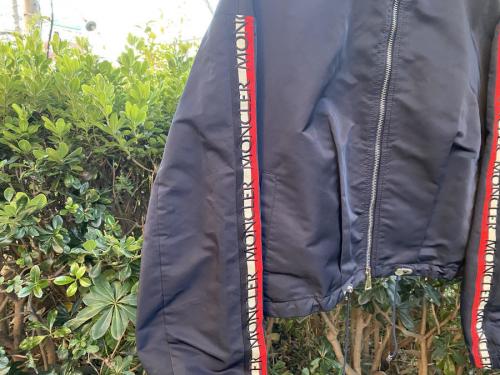 テープロゴショートジップジャケットのD10934500004