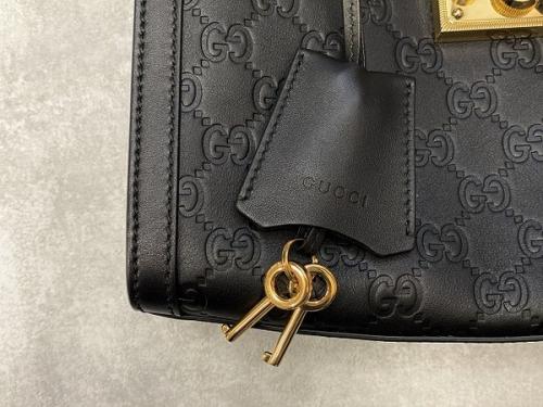 ショルダーバッグ