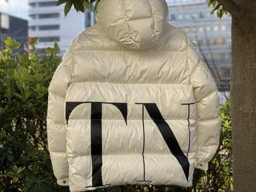 モンクレール×ヴァレンティノのVLTNロゴダウンジャケット