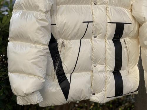 VLTNロゴダウンジャケットのQV0CN00ACUX