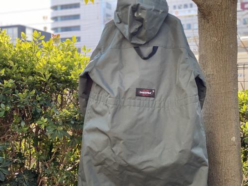 アンダーカバー×イーストパックのコラボフーデッドコート