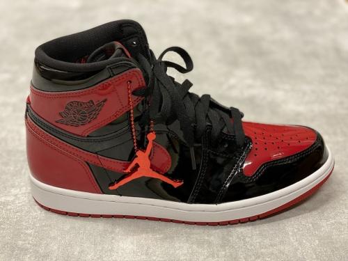 ナイキのAIR JORDAN1 RETRO HIGH OG Patent Bred