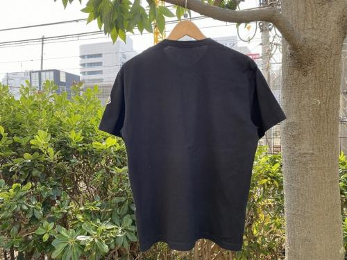 モンクレールのフロントロゴスリーブパッチTシャツ
