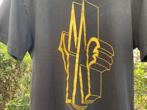 フロントロゴスリーブパッチTシャツのFront Logo Sleeve Patch Tee