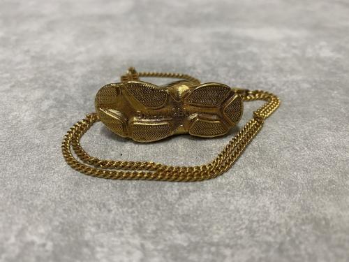 バレンシアガのミニトリプルSネックレス