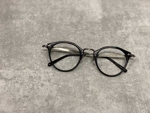 レアアイテムのOLIVER PEOPLES