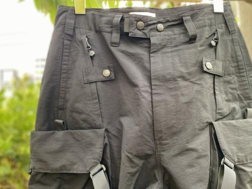 ゲリラグループのフライトトラウザーズ