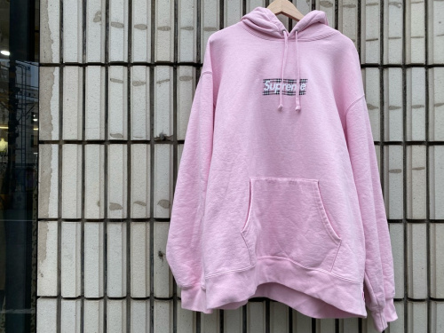 ストリートブランドのSUPREME×BURBERRY