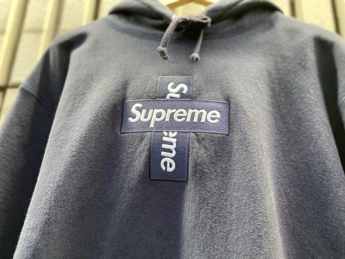 クロスボックスロゴプルオーバーパーカーの買取