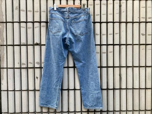 アプレッセのウォッシュドデニムパンツ